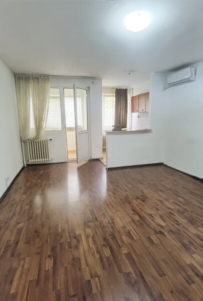 Titan, metrou Costin Georgian,